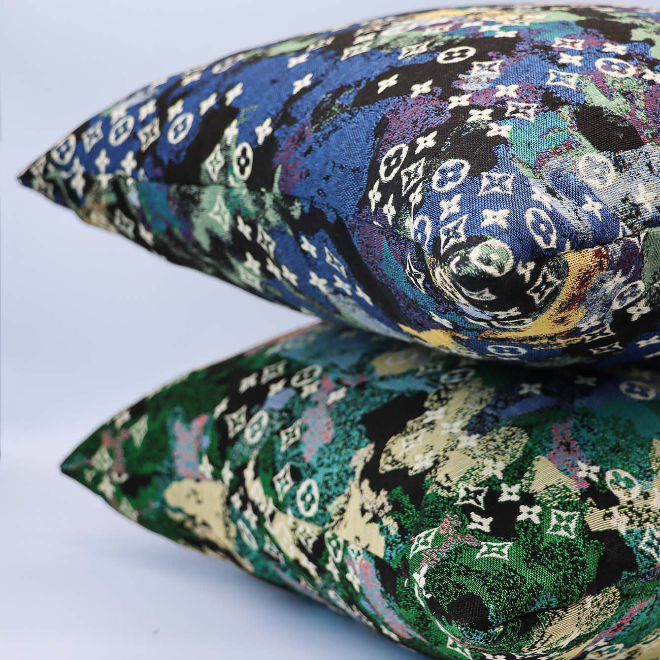 Retro-Style Knit Cushion 1025091003