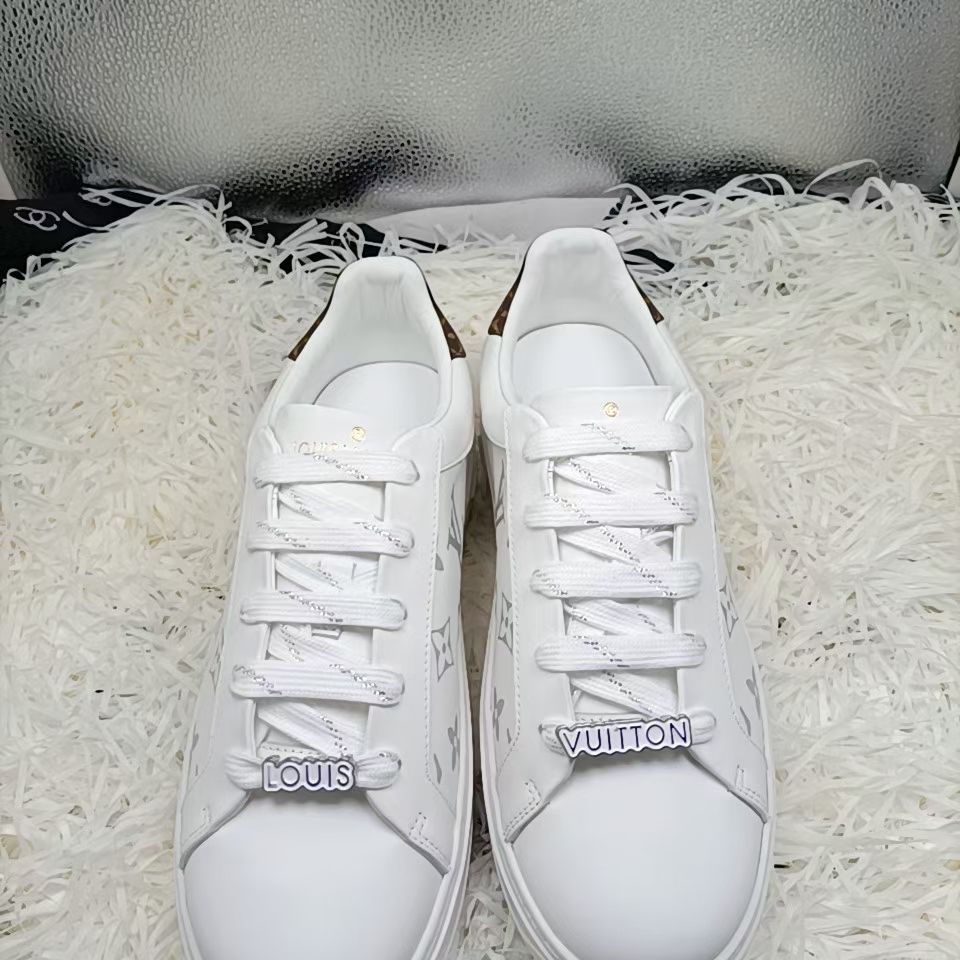 White Clear Color Simple Style V logo Women's Sneakers