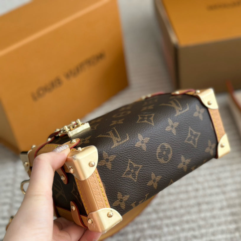 L side trunk mini bag 1824031902