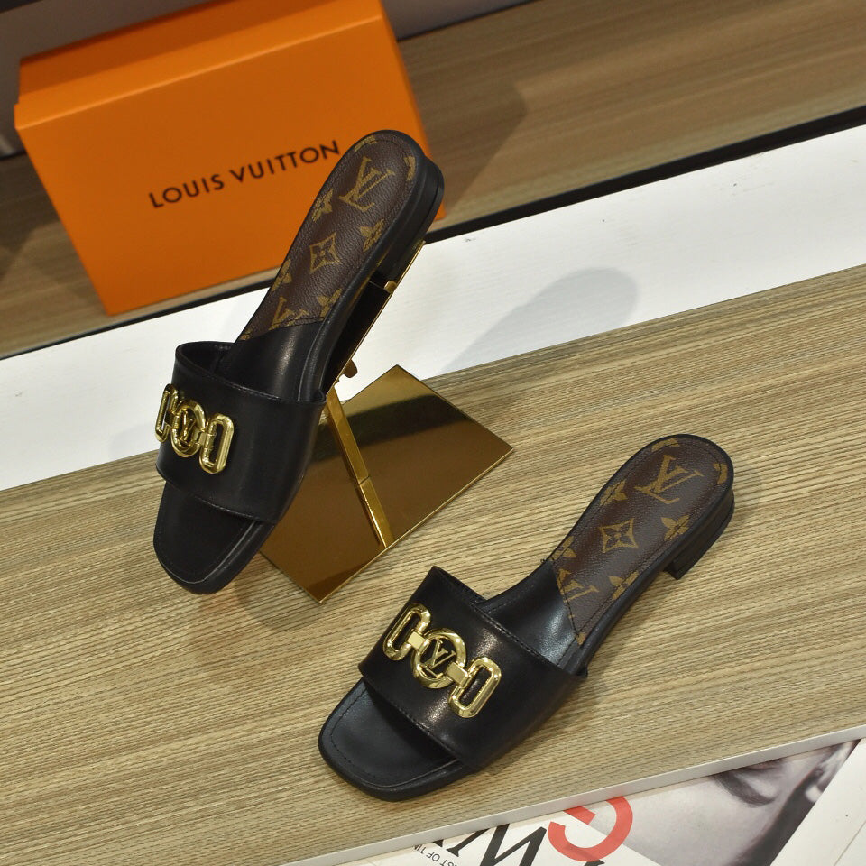 New Fashion V Logo Women's SlippersXC052025022601