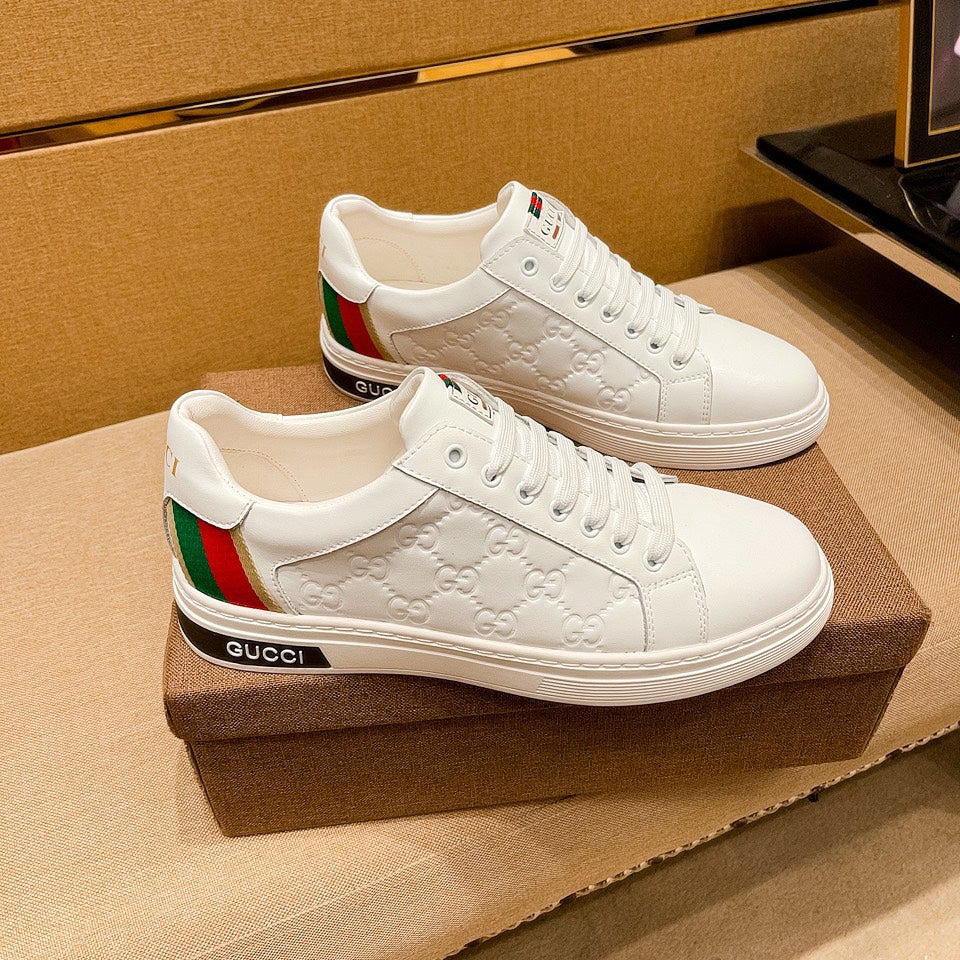 White leather print sneakers