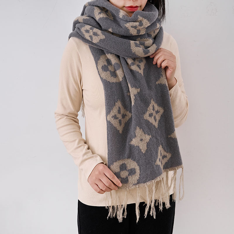 Stylish and versatile warm scarf 1025090217