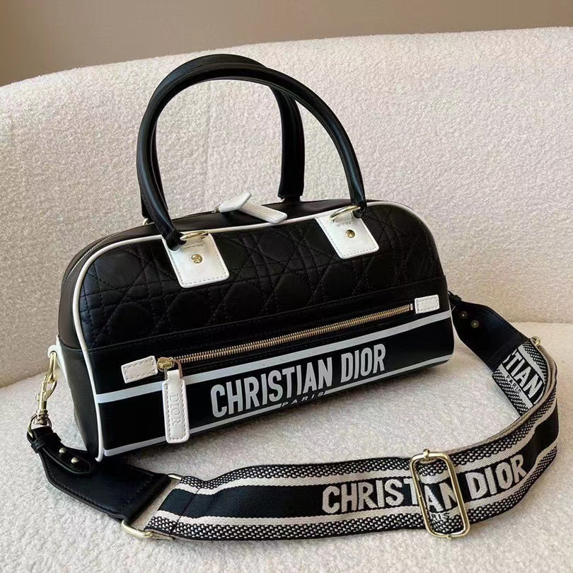 2023 New Antique Bowling Handbag Sports Leisure Fashion Large Capacity Shoulder Messenger Bag PDD 04051403