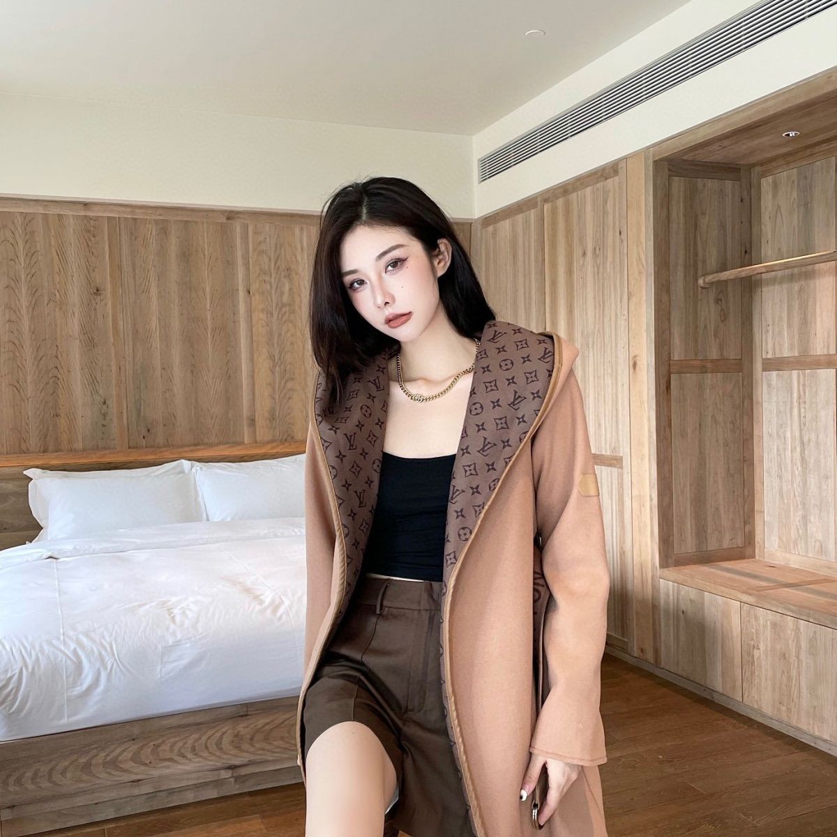 New Fashion V Logo Elegent Women's CoatsPD0520231103