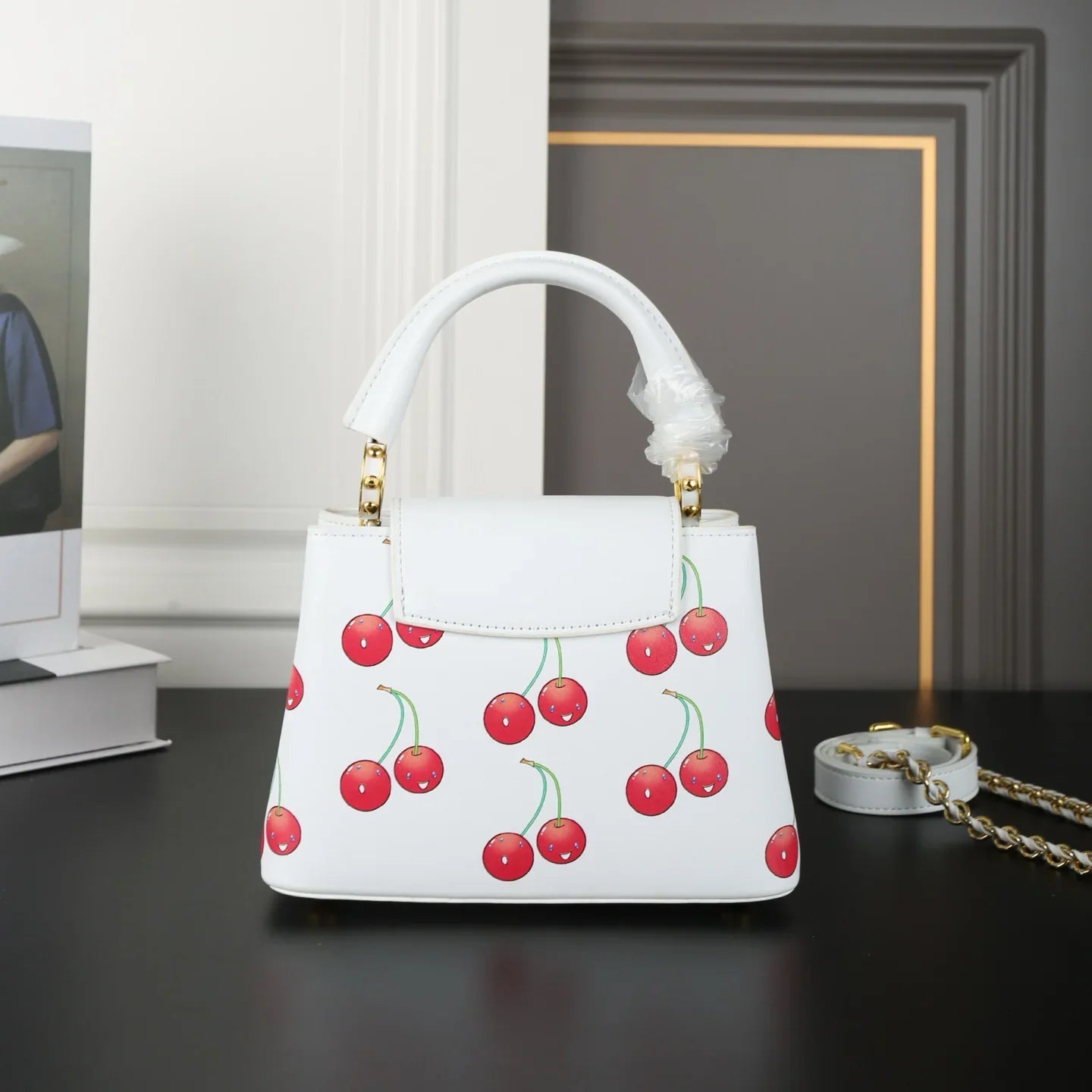 Cherry Kapusin Shoulder Bag 1025060915