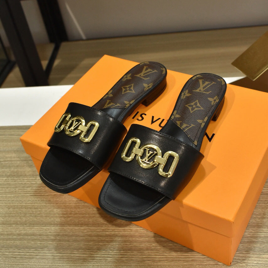 New Fashion V Logo Women's SlippersXC052025022601