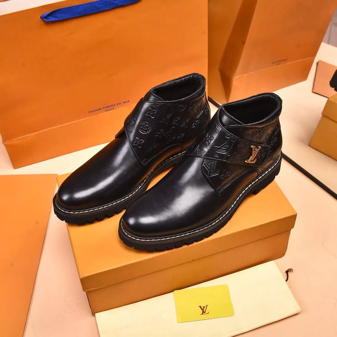 Black V Classic Logo Fashion Boots