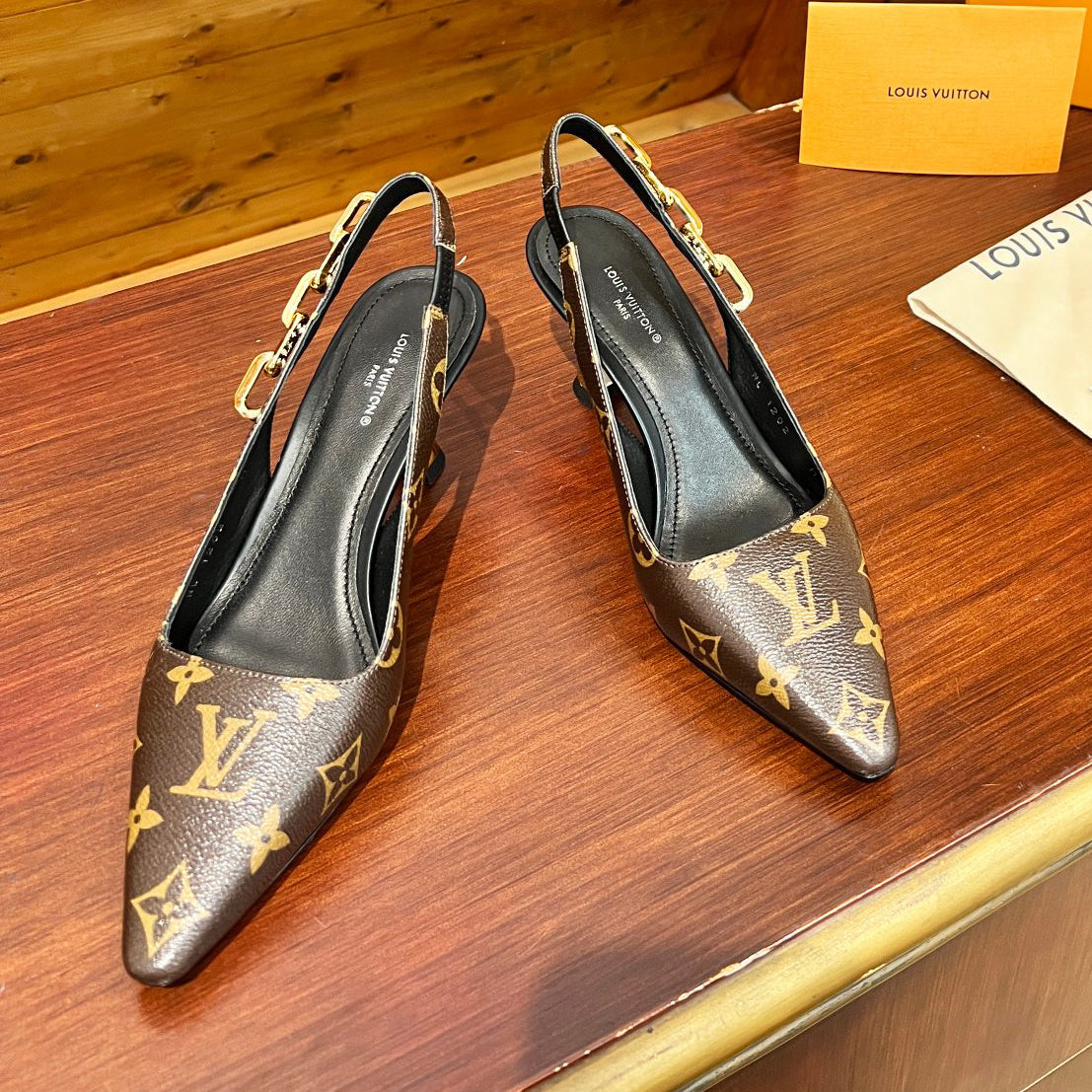 V-23 new printed chain high heels XC0723091401