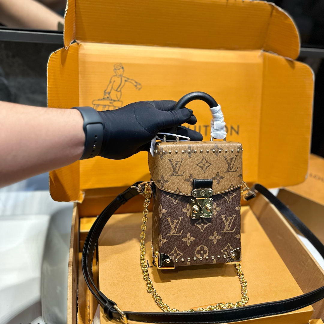 New Fashion V Logo Handmade Fashion Women's BagsXC05043001