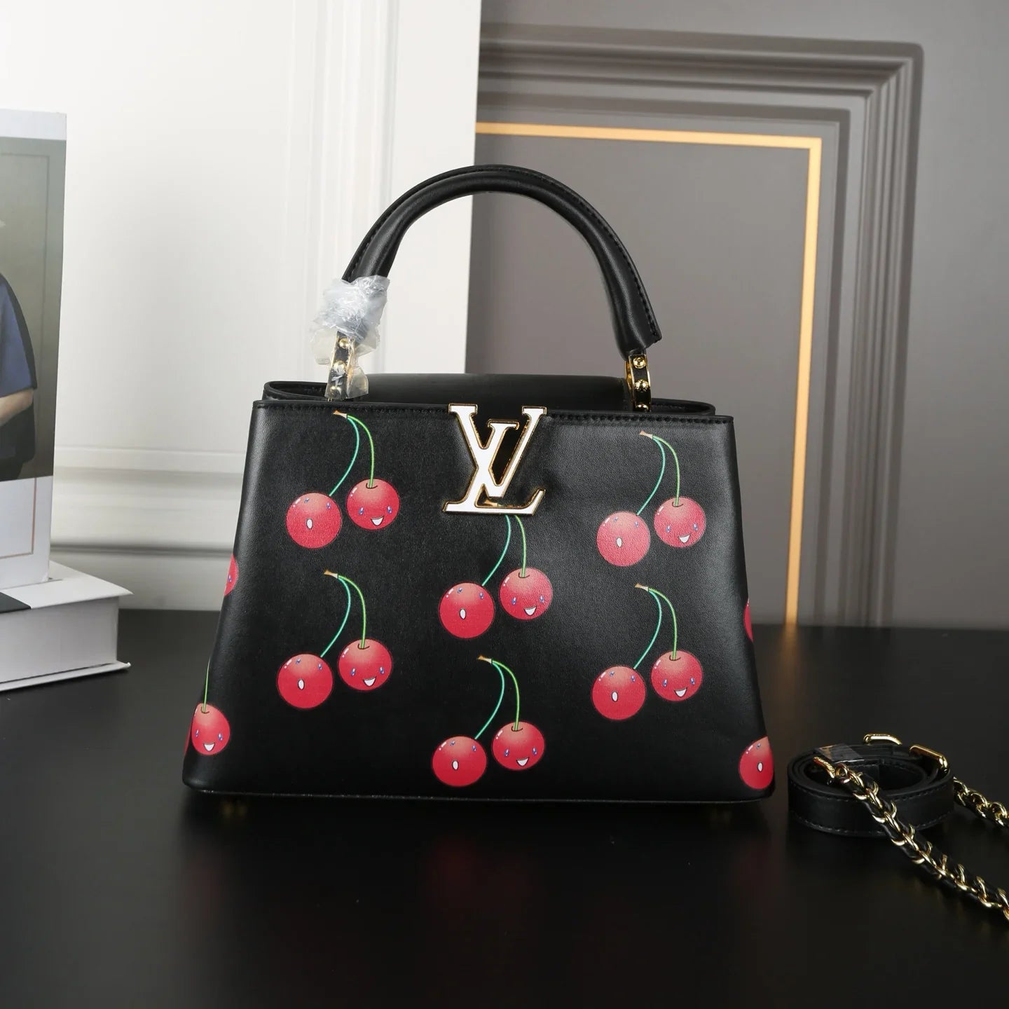 Cherry Kapusin Shoulder Bag 1025060915