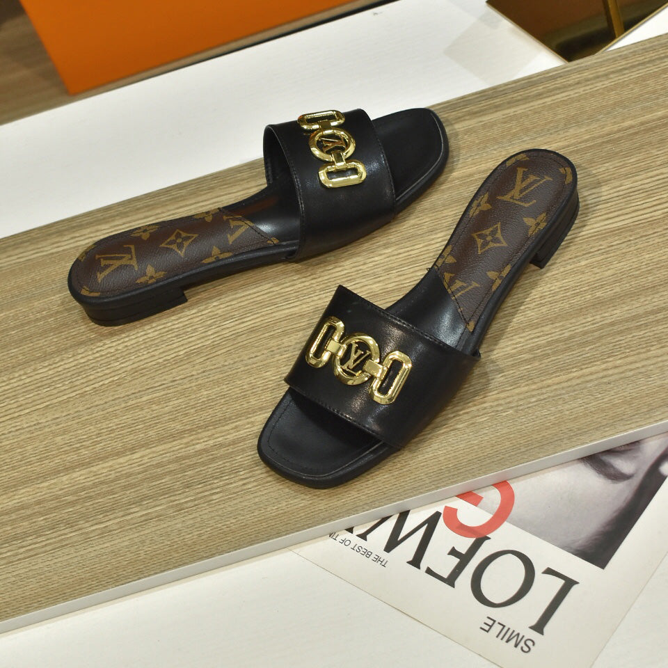 New Fashion V Logo Women's SlippersXC052025022601