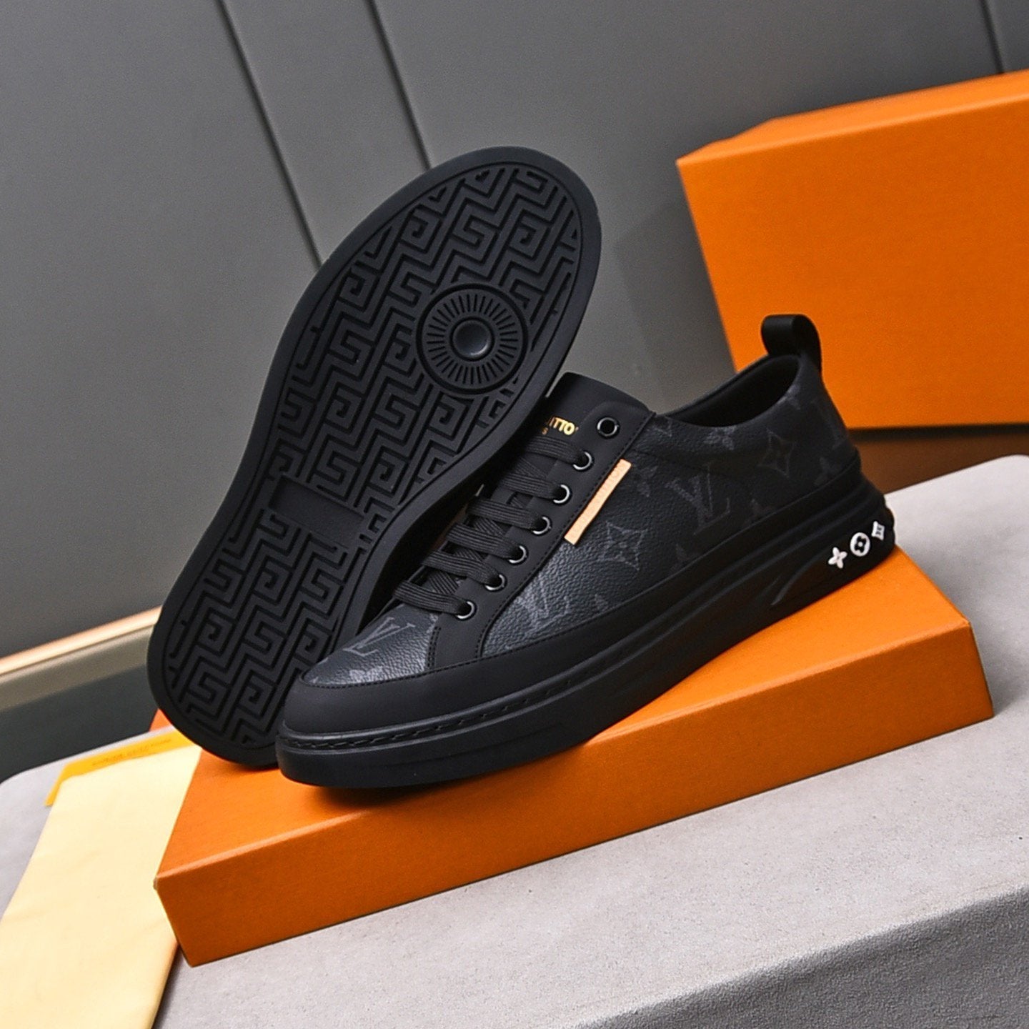 Classic Casual Sneakers 08231215LCJ01