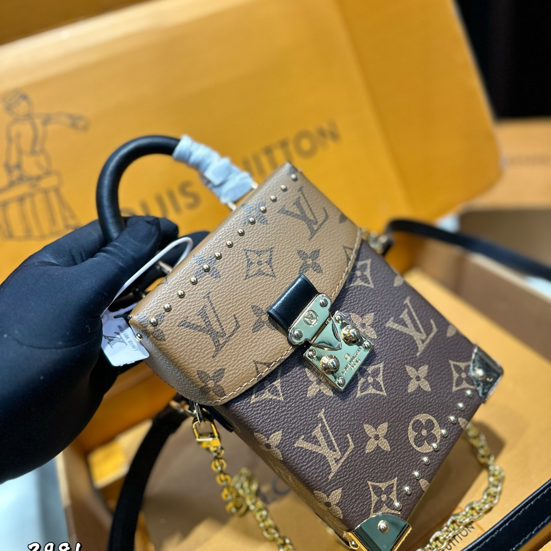 New Fashion V Logo Handmade Fashion Women's BagsXC05043001