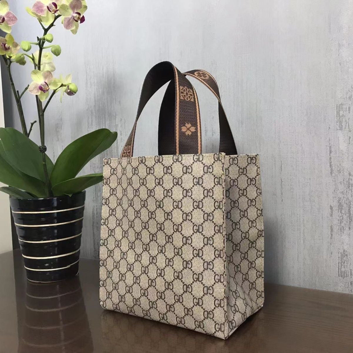 Large-capacity retro handbag 2025080713