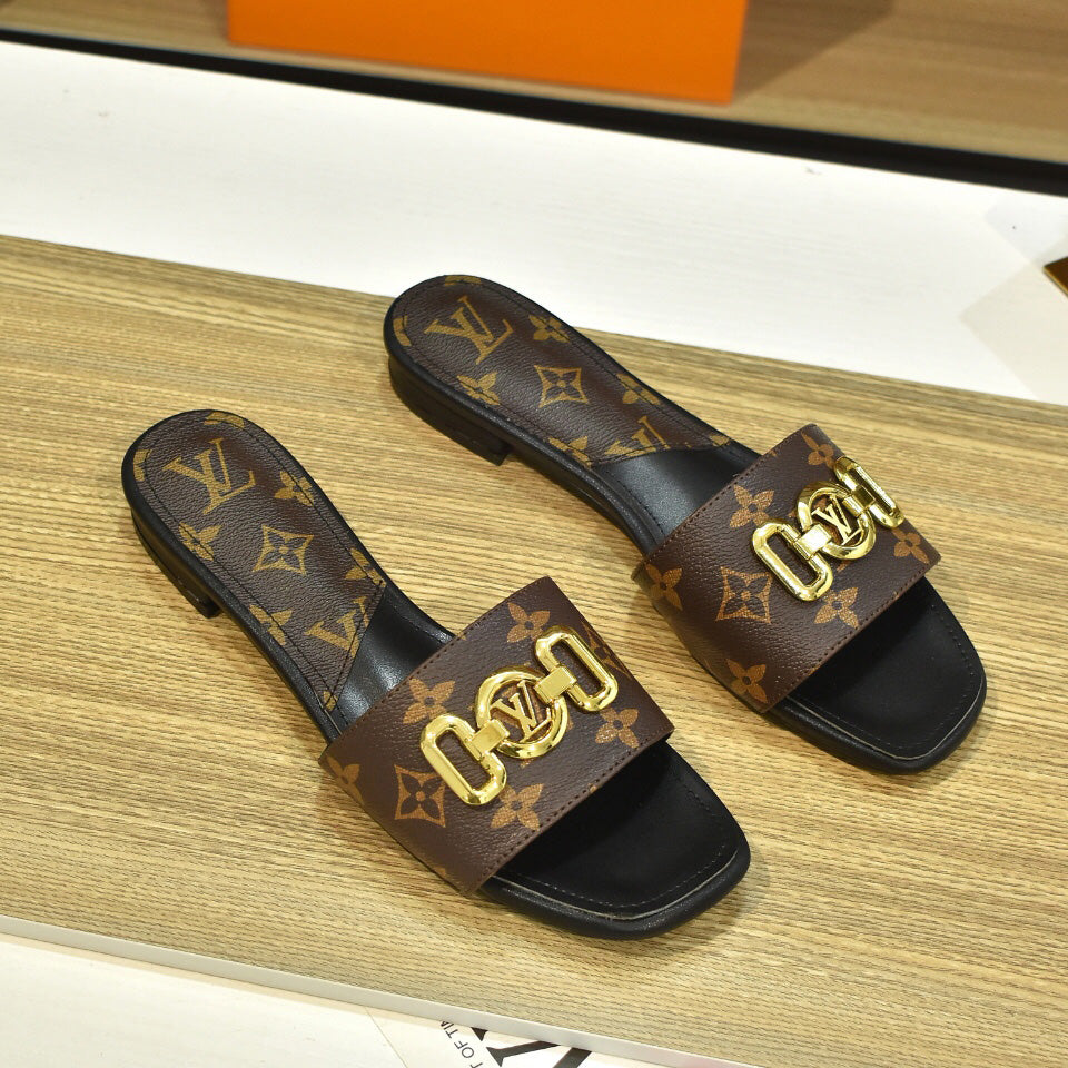 New Fashion V Logo Women's SlippersXC052025022601