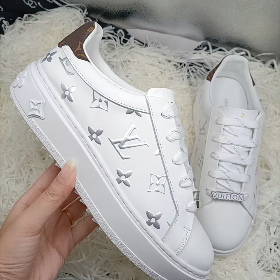 White Clear Color Simple Style  V logo Women's Sneakers