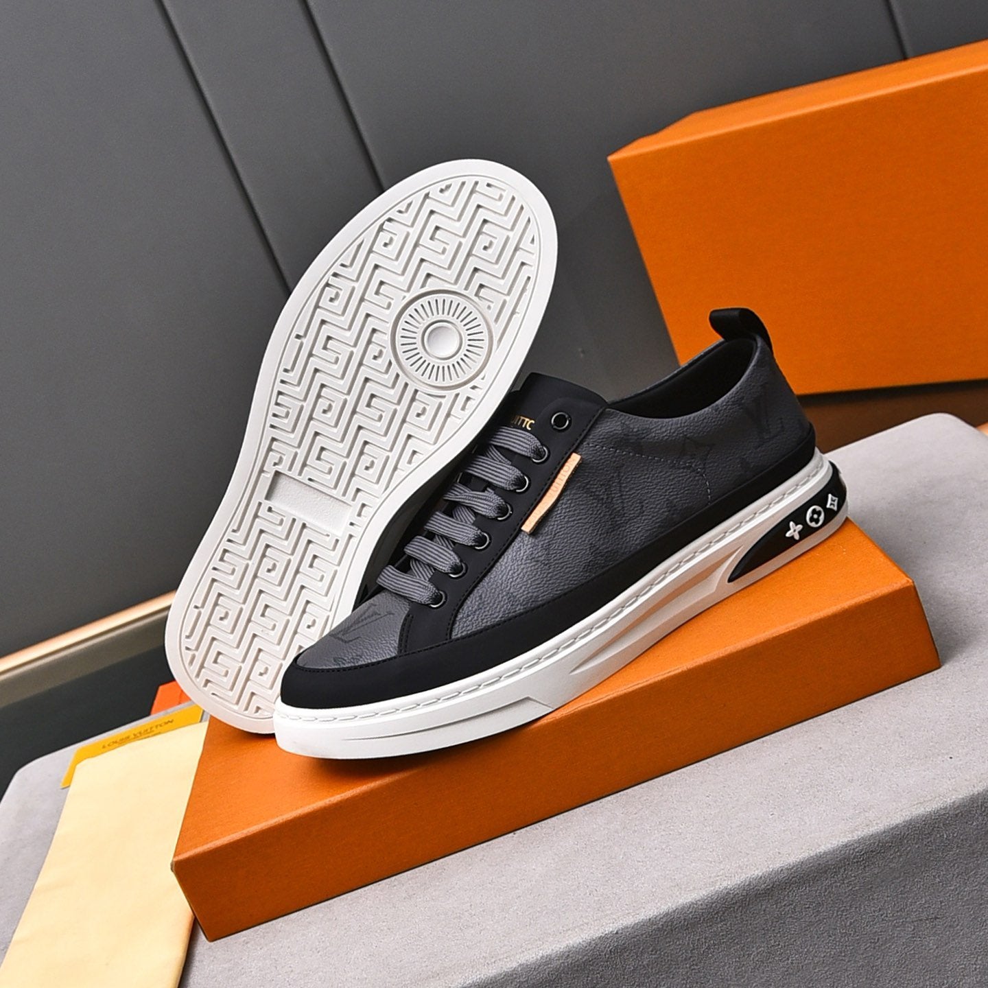 Classic Casual Sneakers 08231215LCJ01