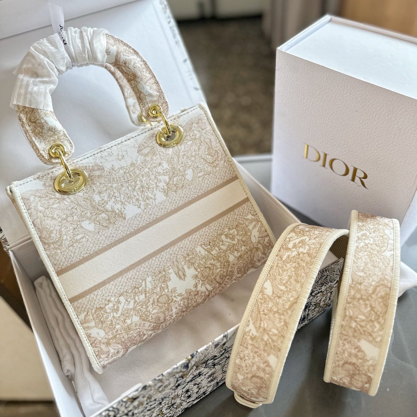 Classic ladies handbag 1824041111