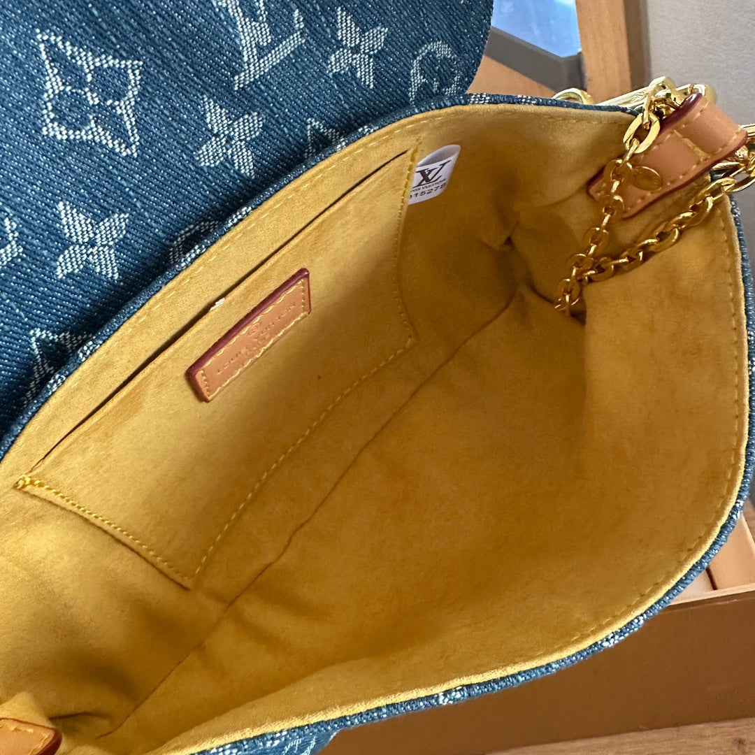 Denim chain armpit bag  1824042102