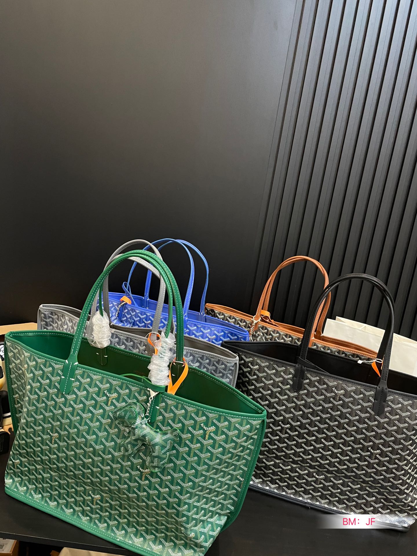 GY Classic Print Shopping Tote 1024052902