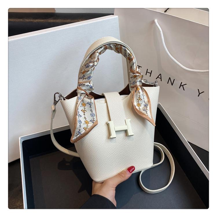 All-match Fashion Portable Messenger Bag 1024041612