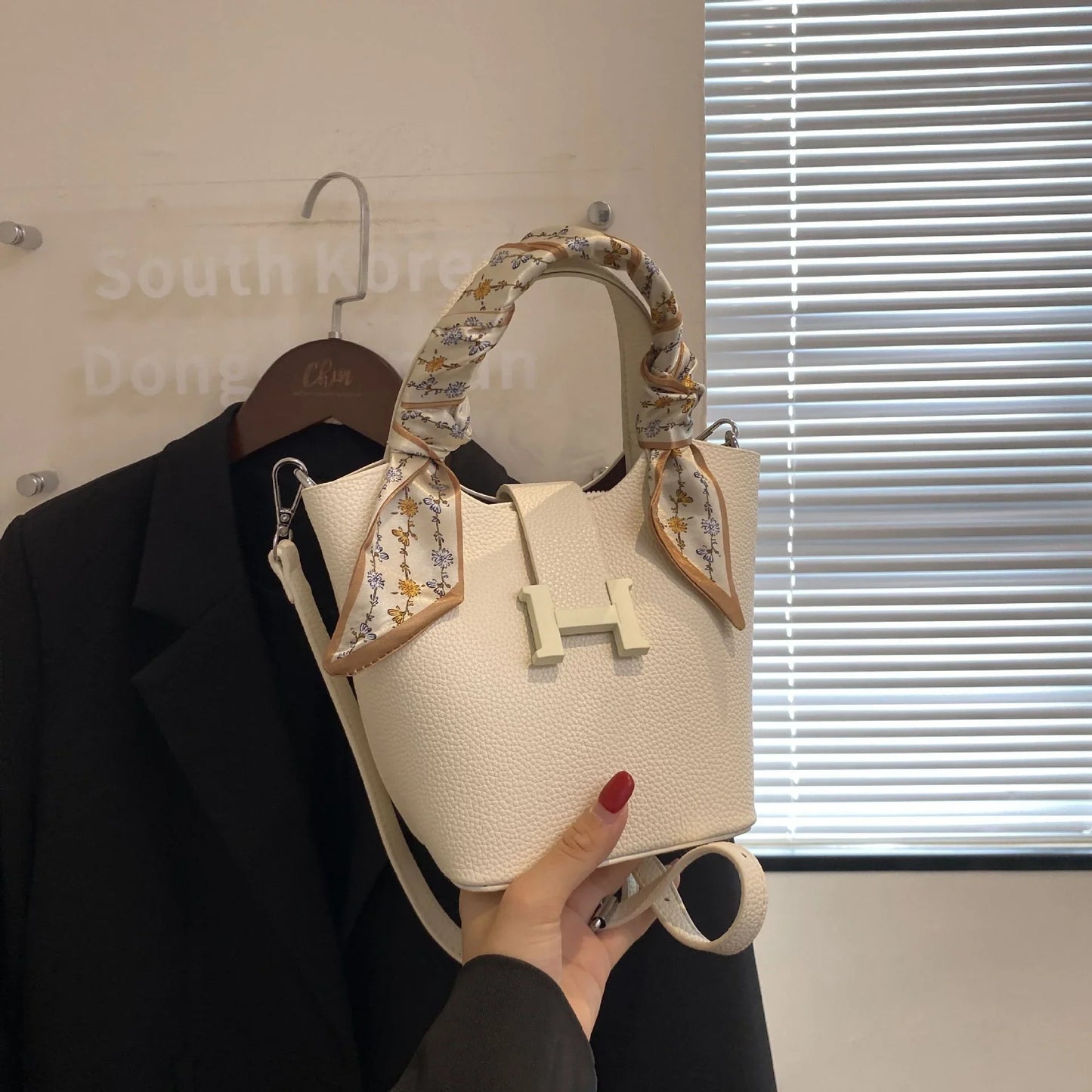 All-match Fashion Portable Messenger Bag 1024041612