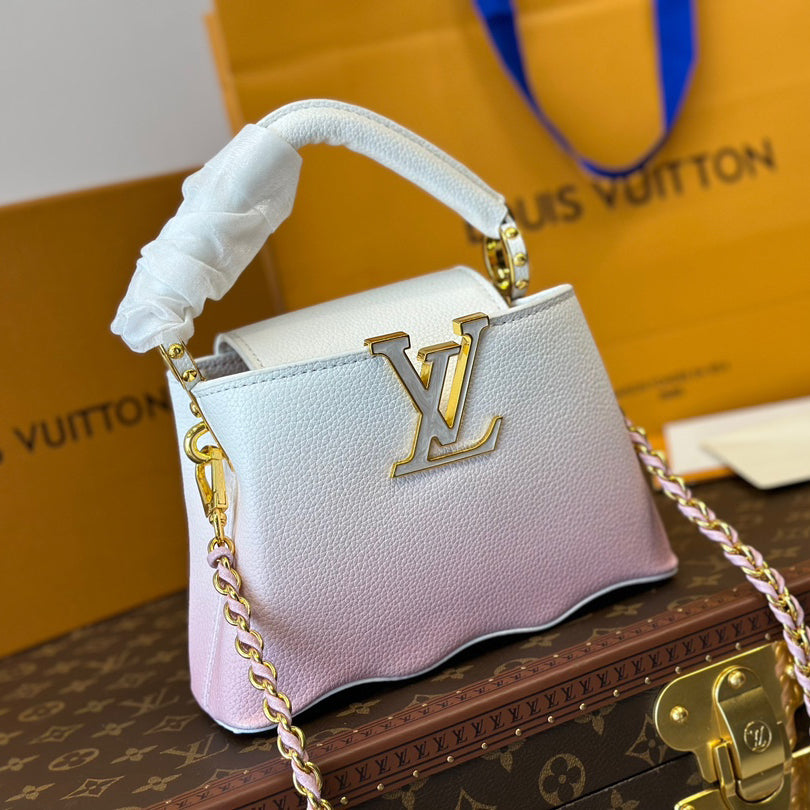 V-Capucines Shell Tote Bag 0724061308