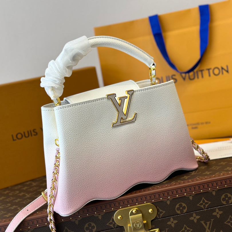 V-Capucines Shell Tote Bag 0724061308