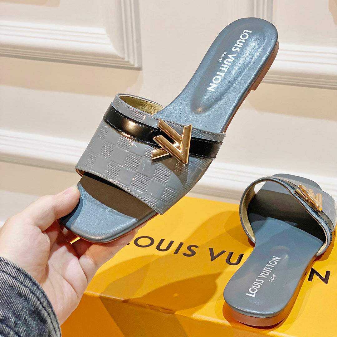 Stylish patent leather flat slippers 1824041113