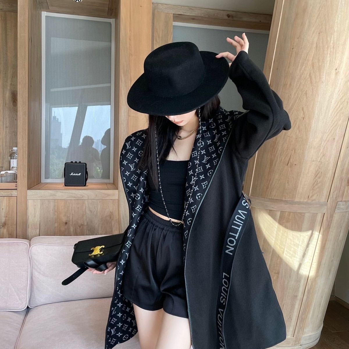 New Fashion V Logo Elegent Women's CoatsPD0520231103