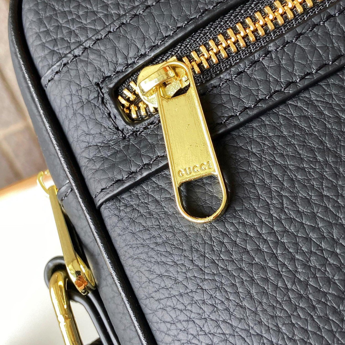 New Fashion Black V Logo Men's bagsXC052023110606