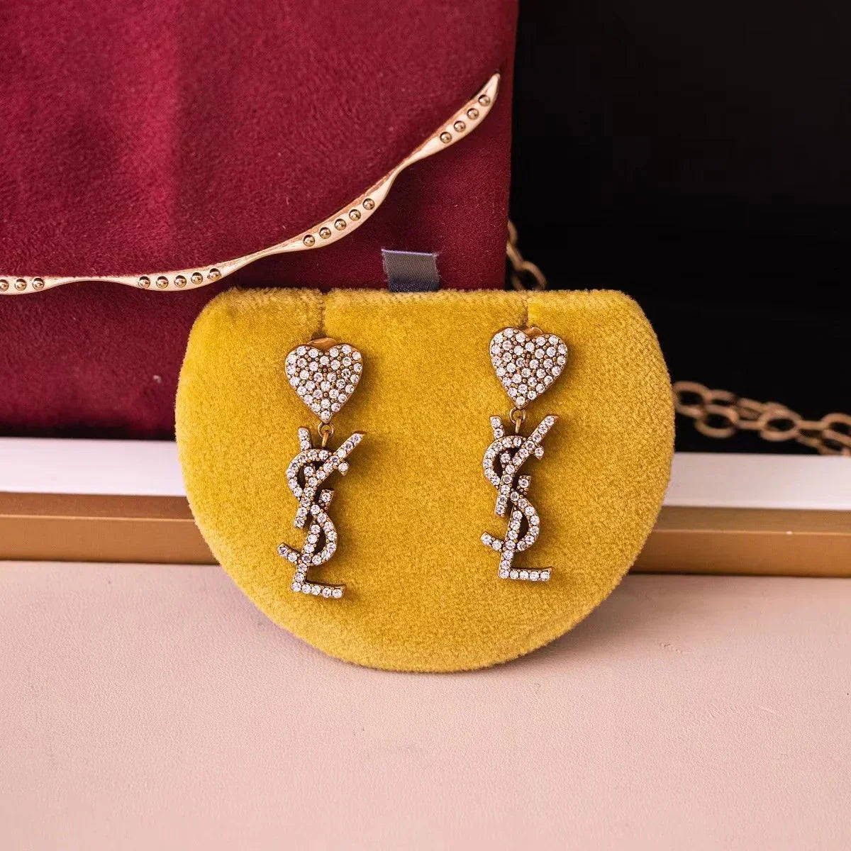 New Fashionable French Earrings 1024010317