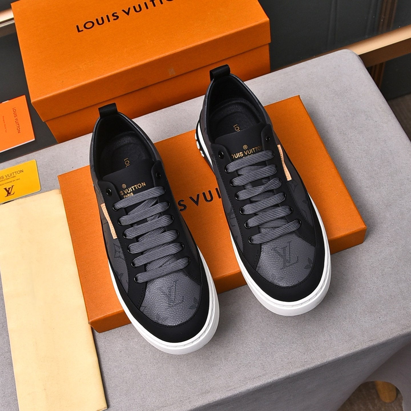 Classic Casual Sneakers 08231215LCJ01