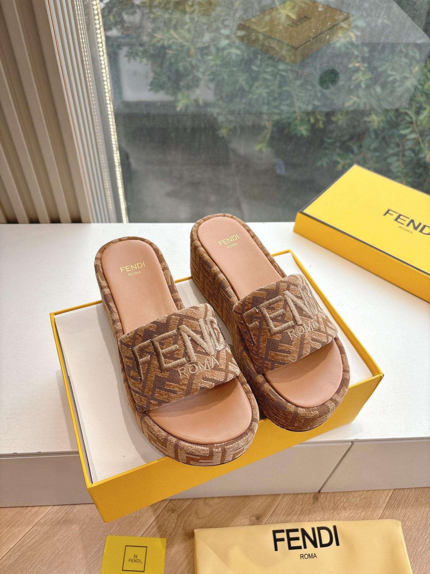 FD Fashion Thick-soled Slippers 0725030503