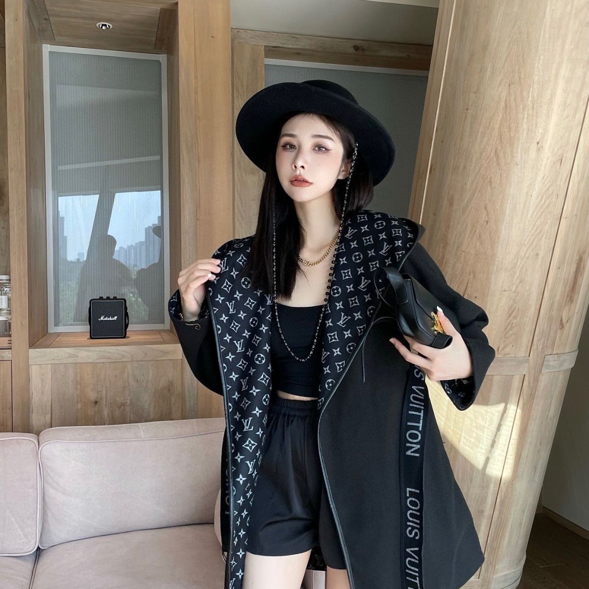 New Fashion V Logo Elegent Women's CoatsPD0520231103