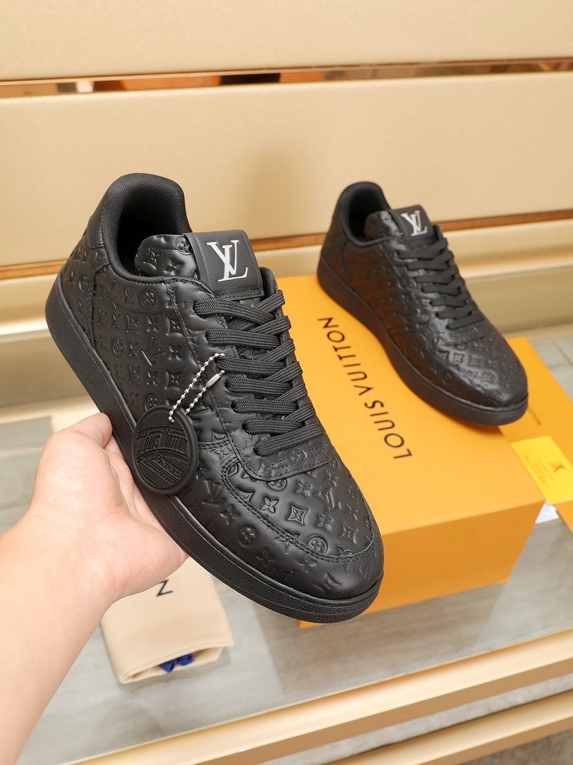 24 New Luxury V Sneakers 0424083005