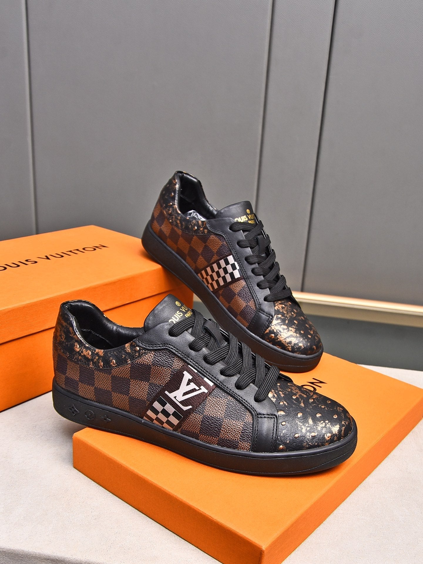 V Fashionable plaid print sneakers 0724101401