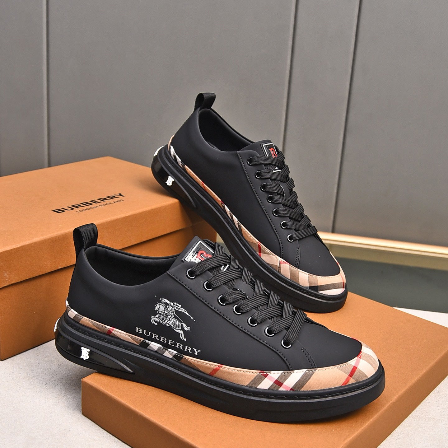 24 Luxury B Brand Casual Sneakers 0424082617