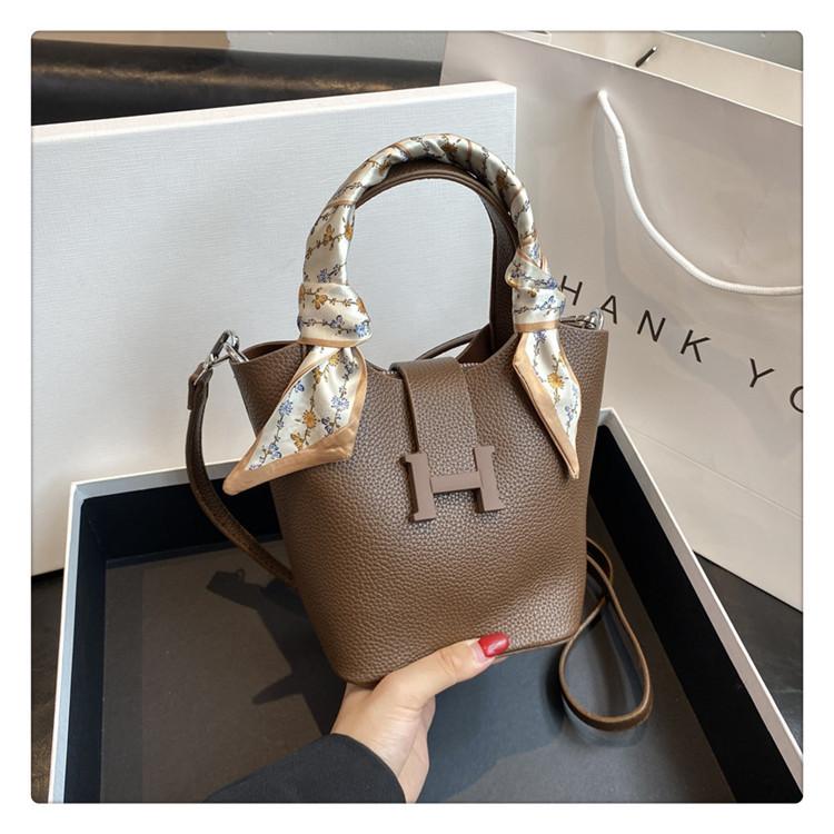 All-match Fashion Portable Messenger Bag 1024041612