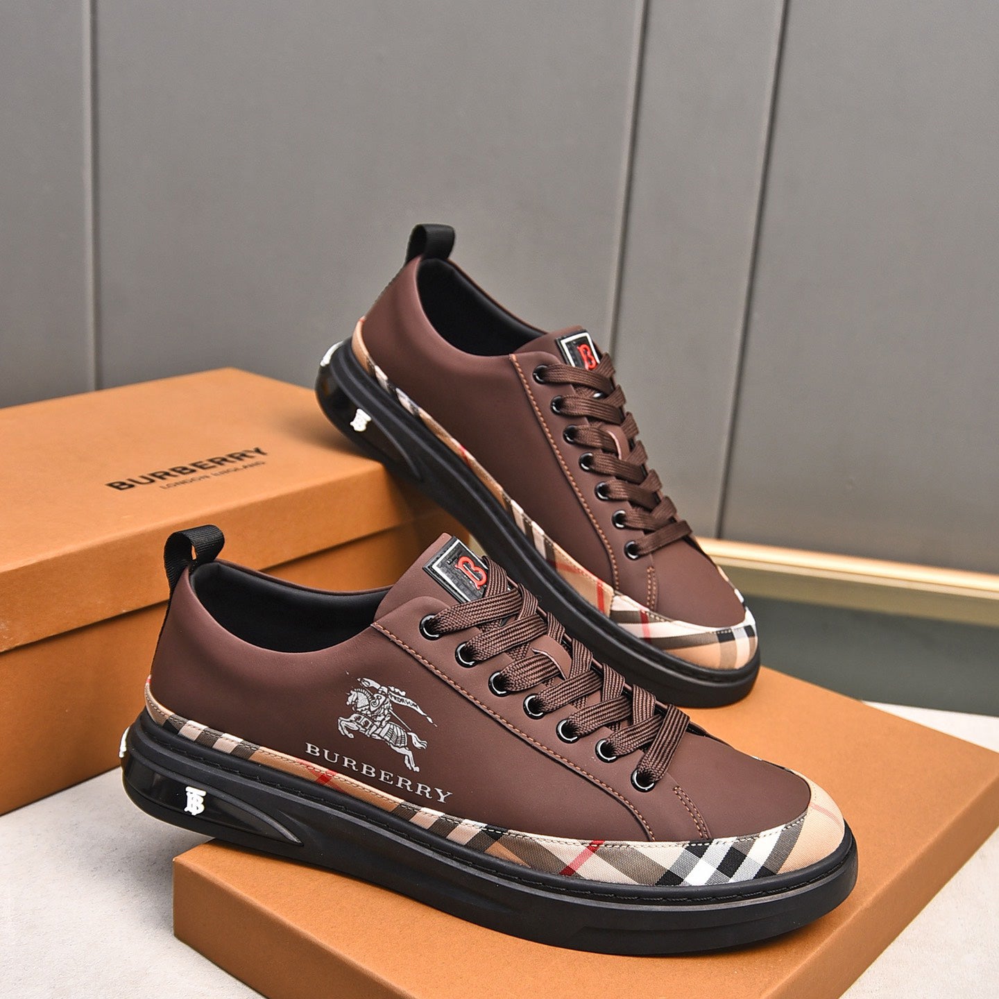 24 Luxury B Brand Casual Sneakers 0424082617