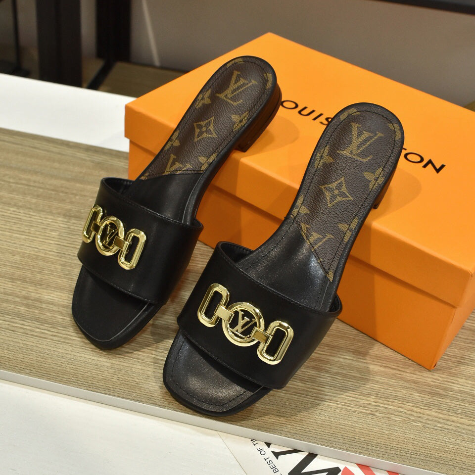 New Fashion V Logo Women's SlippersXC052025022601