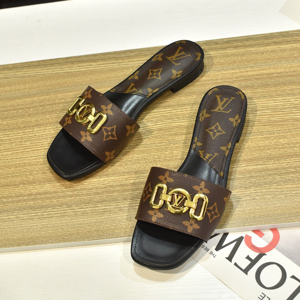 New Fashion V Logo Women's SlippersXC052025022601