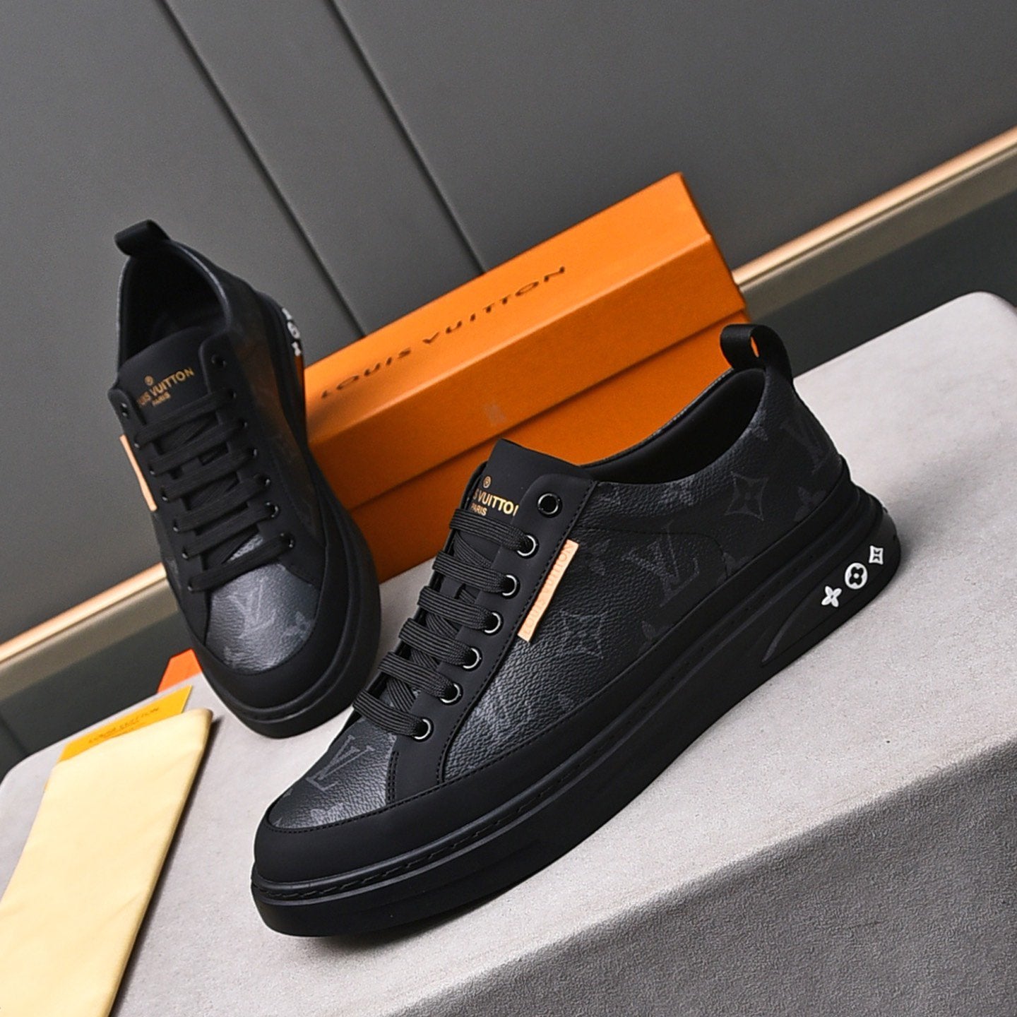 Classic Casual Sneakers 08231215LCJ01