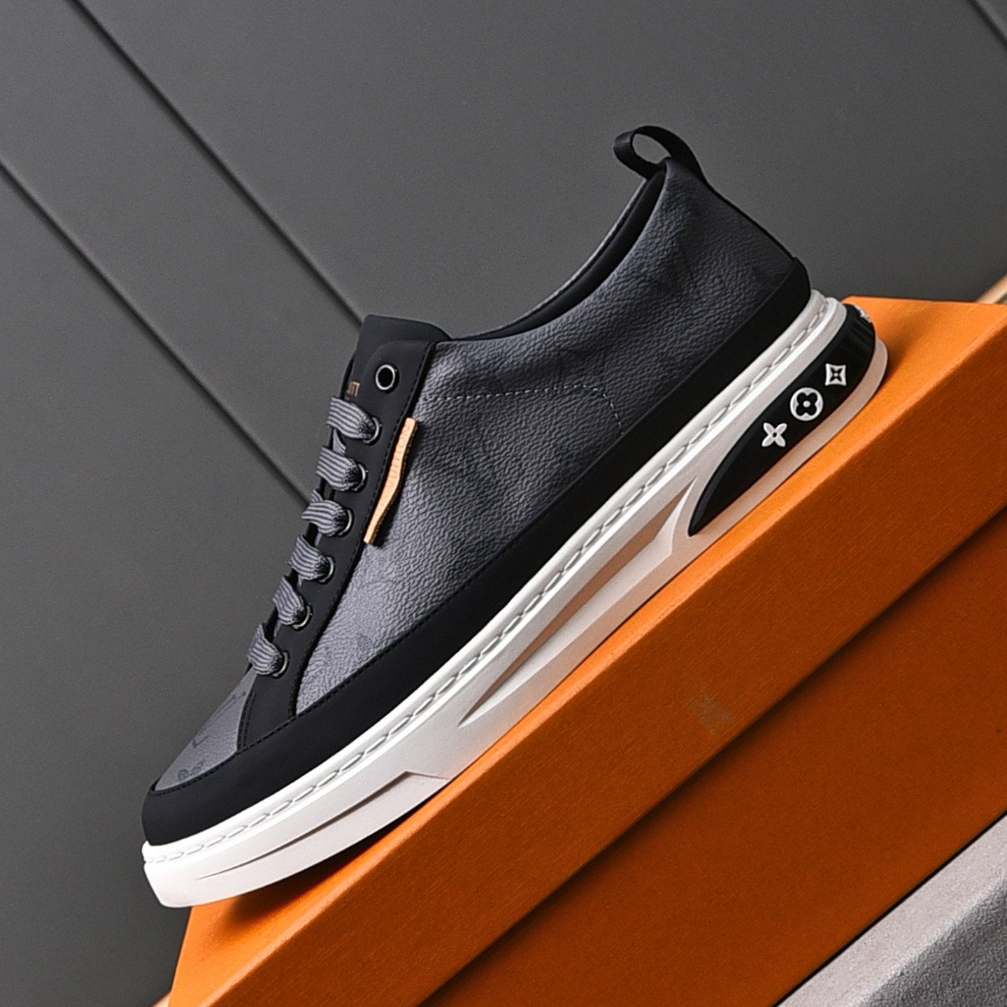 Classic Casual Sneakers 08231215LCJ01
