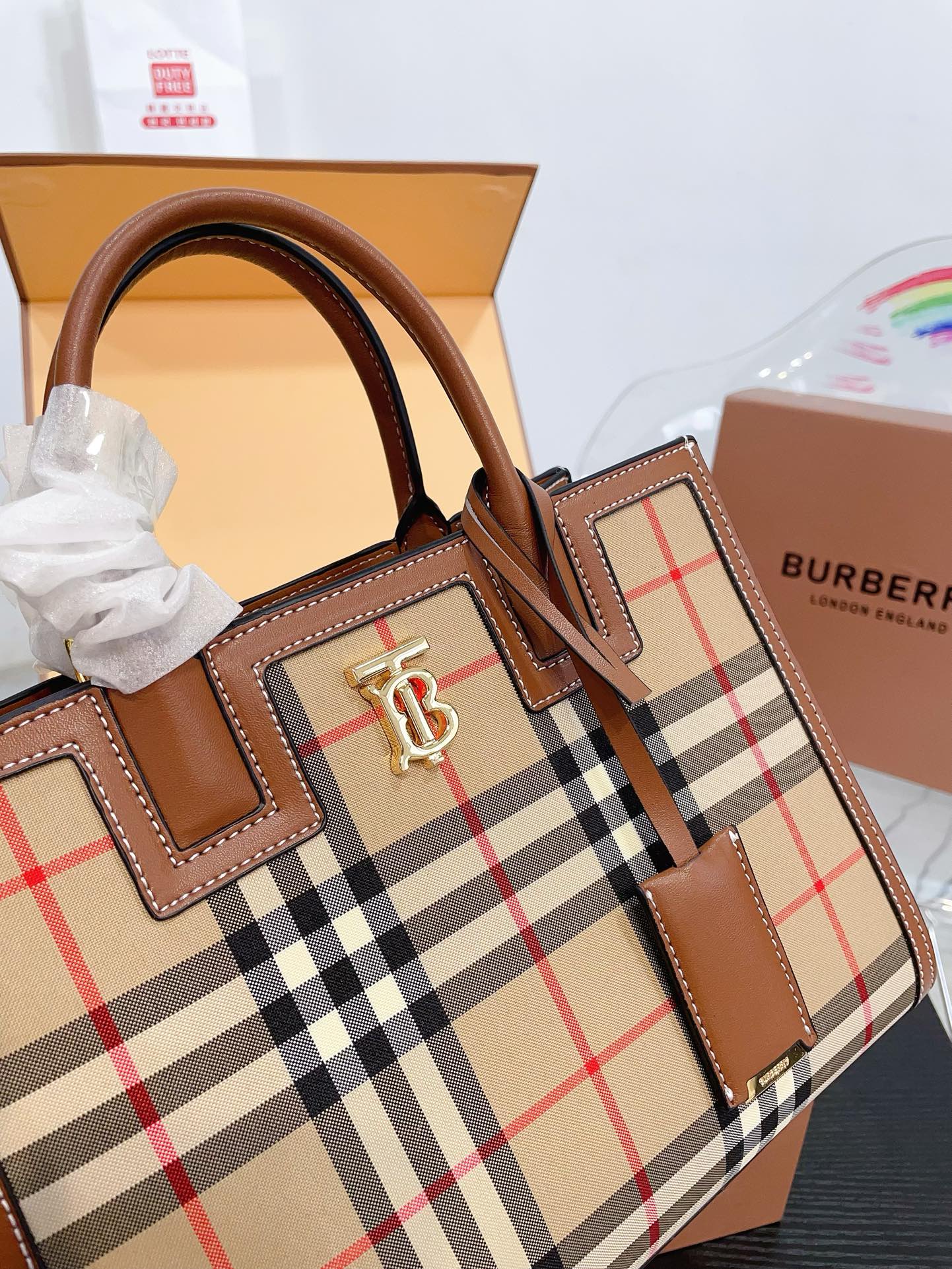 BBR feminine and elegant handbag 0724061203