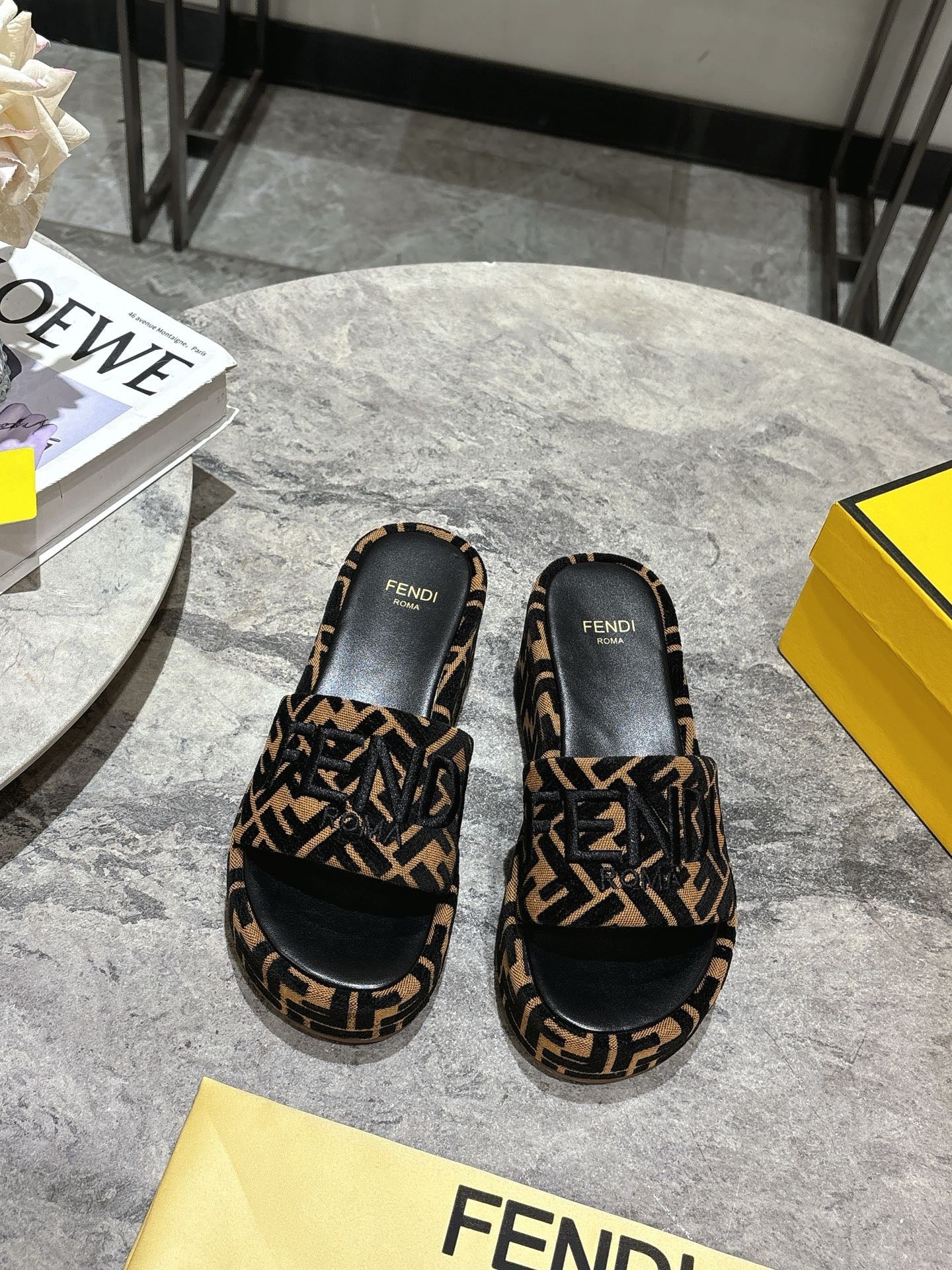 FD Fashion Thick-soled Slippers 0725030503