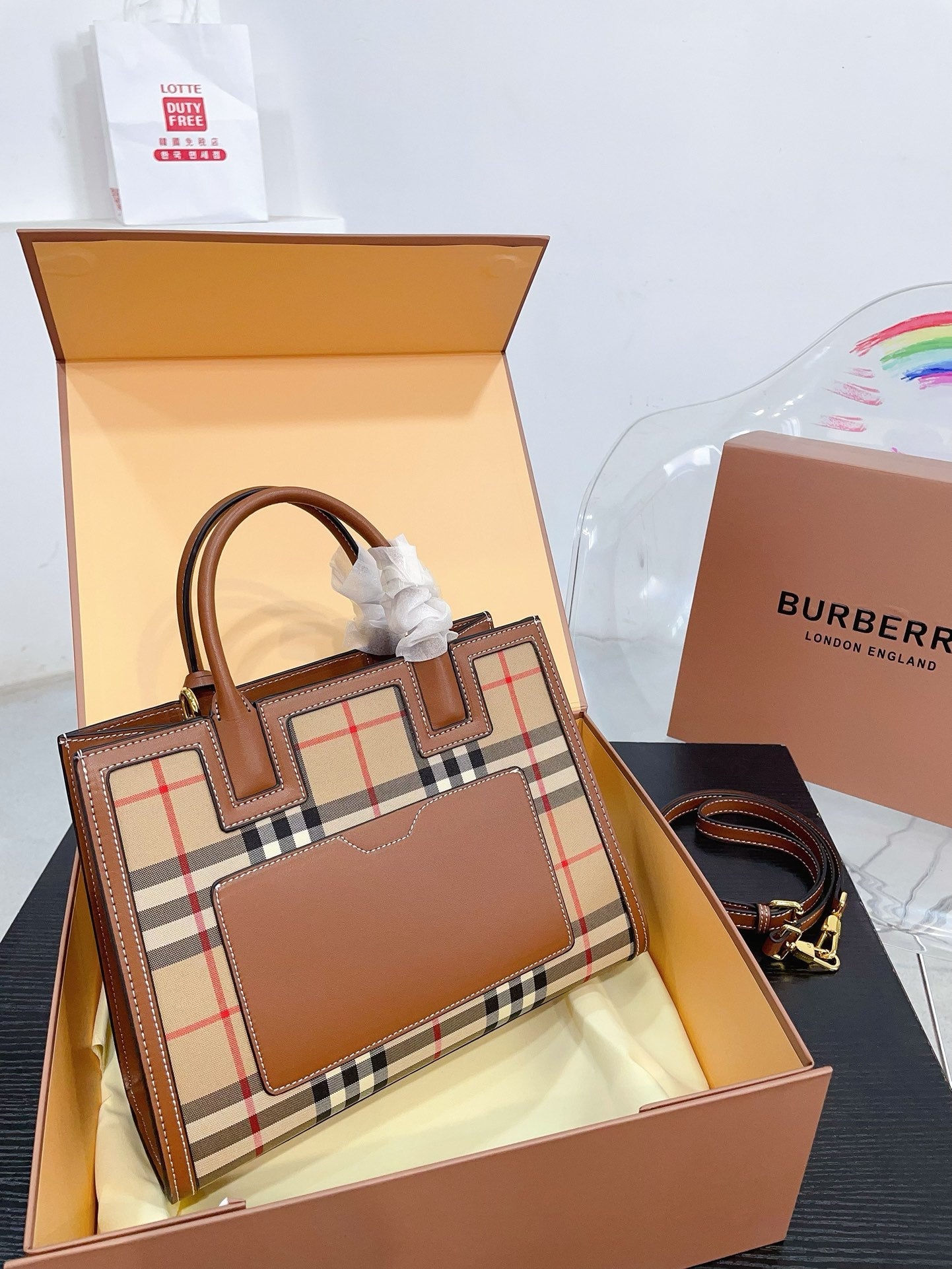 BBR feminine and elegant handbag 0724061203