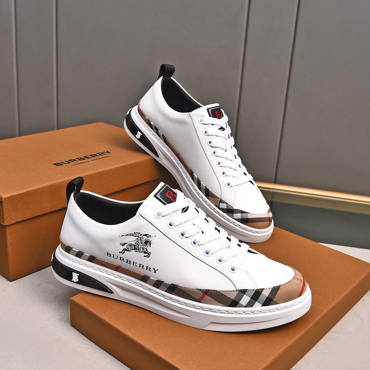 24 Luxury B Brand Casual Sneakers 0424082617