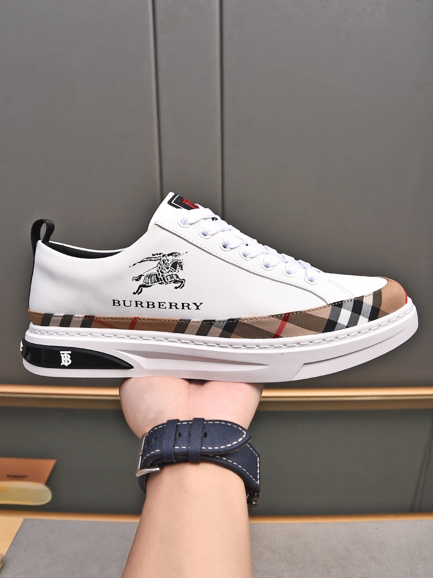 24 Luxury B Brand Casual Sneakers 0424082617