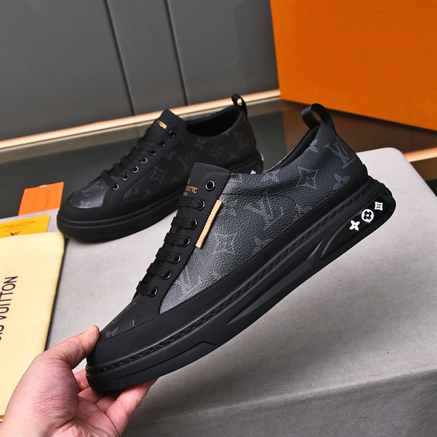 Classic Casual Sneakers 08231215LCJ01